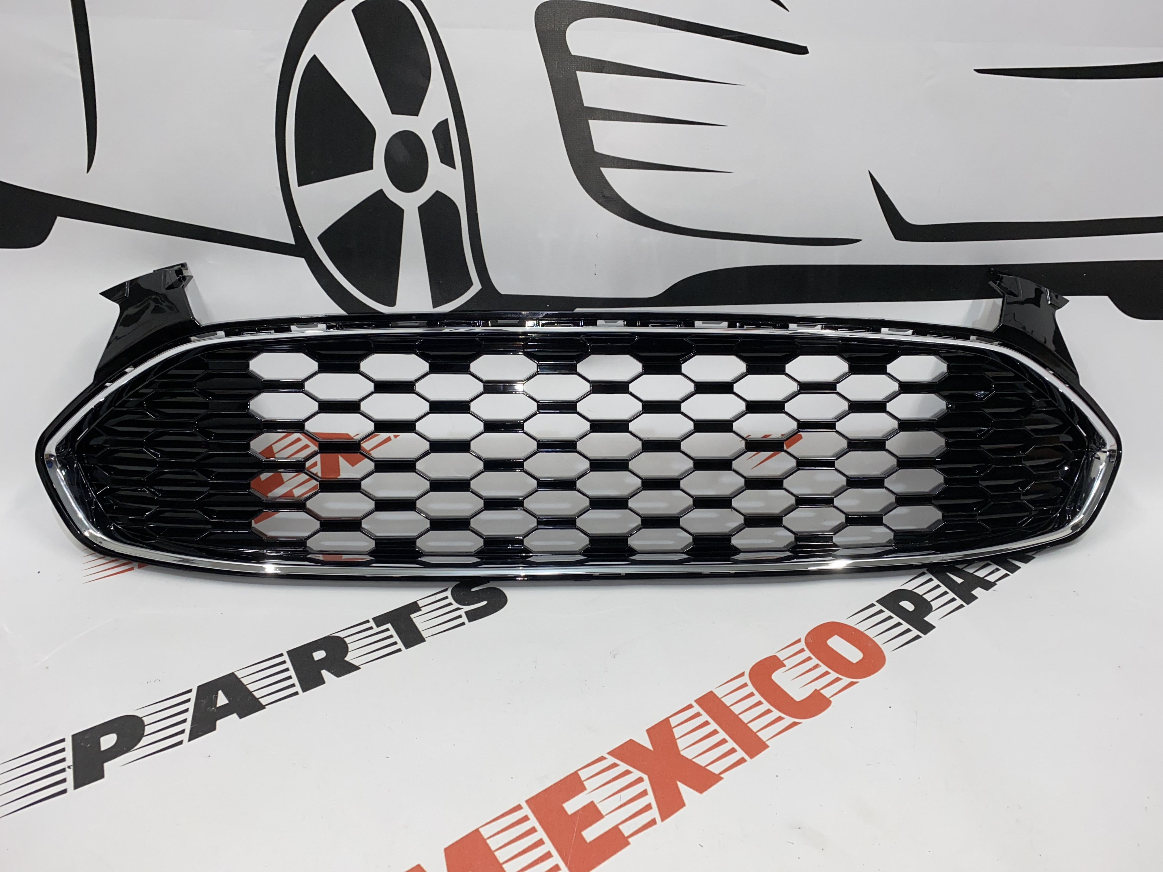 Решітка радіатора SPORT Ford Fusion 2013-2016 (DS7Z-8200-BA), аналог