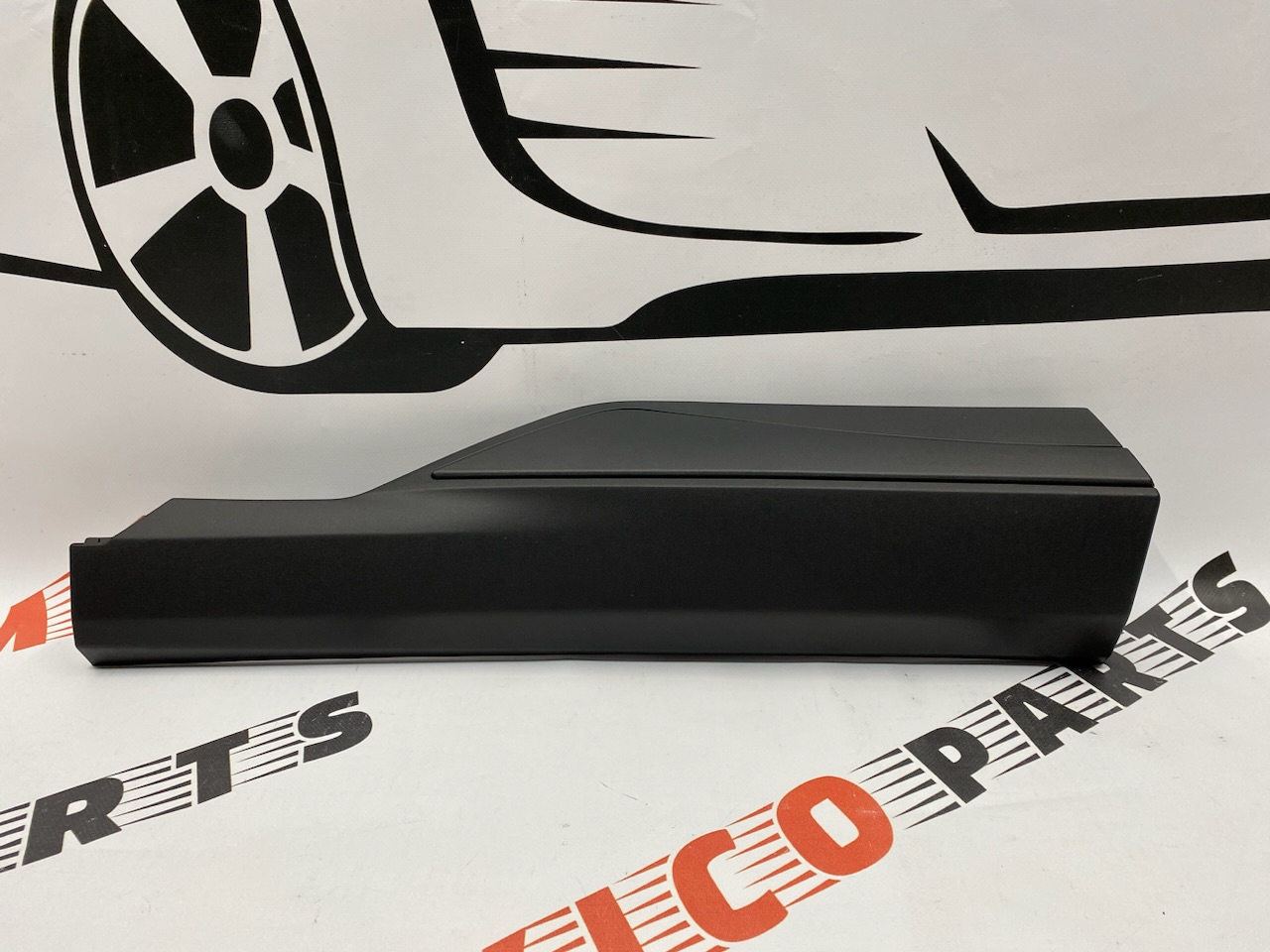 Накладка на задні праві двері  Nissan X-Trail(Rogue) 2021- 2023 (82870-6RR0A), аналог