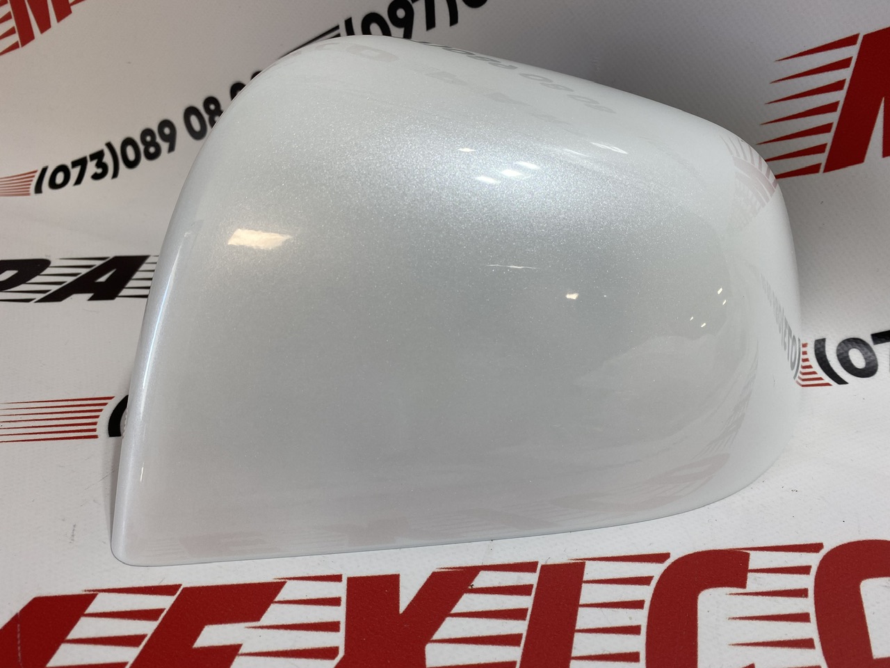 Накладка зеркала левая белая Tesla Model Y 2020-2023 (149559300a), аналог