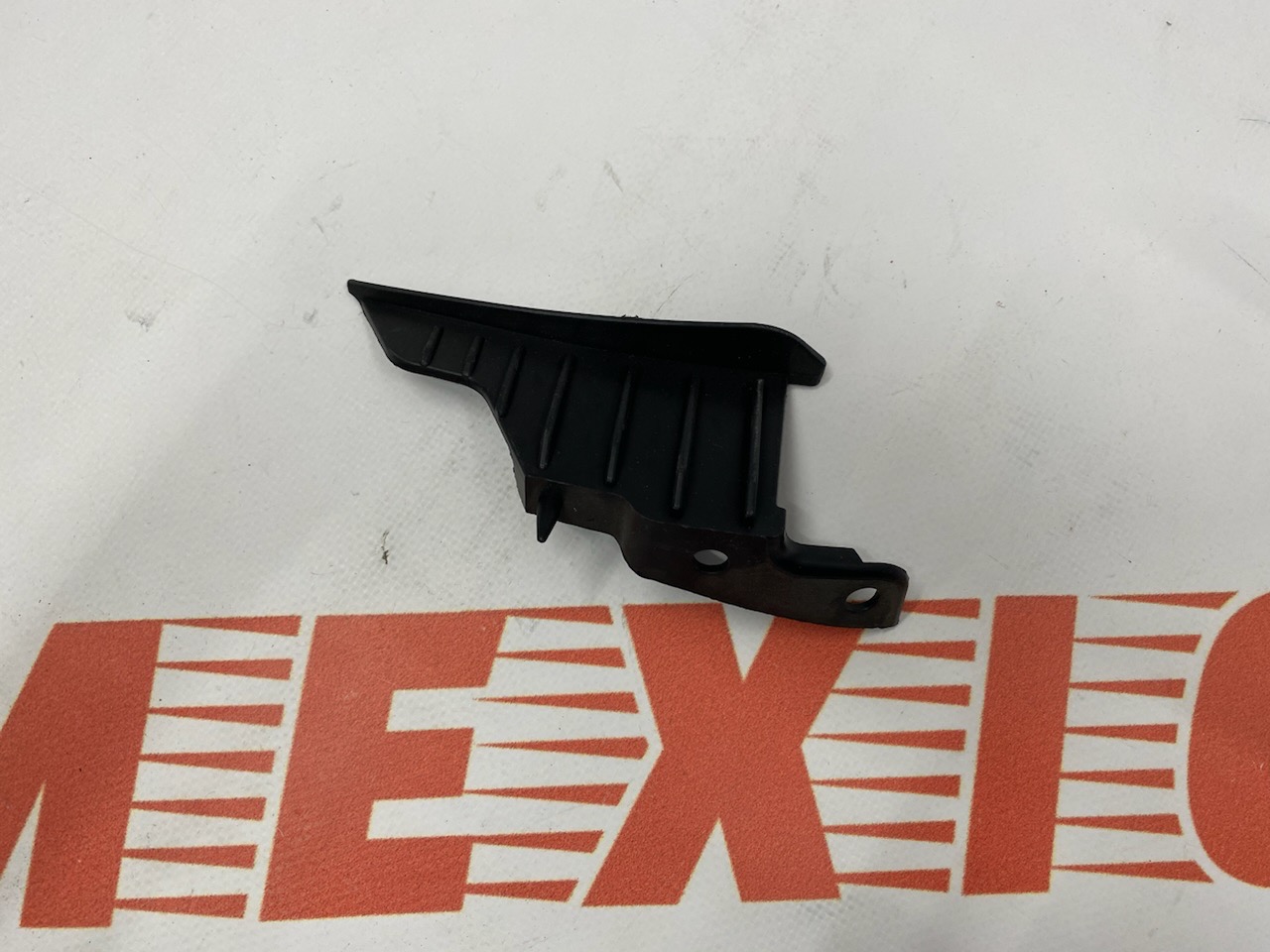 Кріплення заднього бампера мале правое Ford Fusion 2013-2016 (DS7317F766VBW), аналог