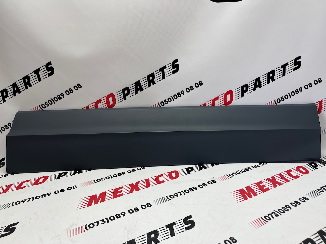 Накладка на двері передня права  R-LINE  Volkswagen Touareg 2019 -(760854940DGRU ) , аналог