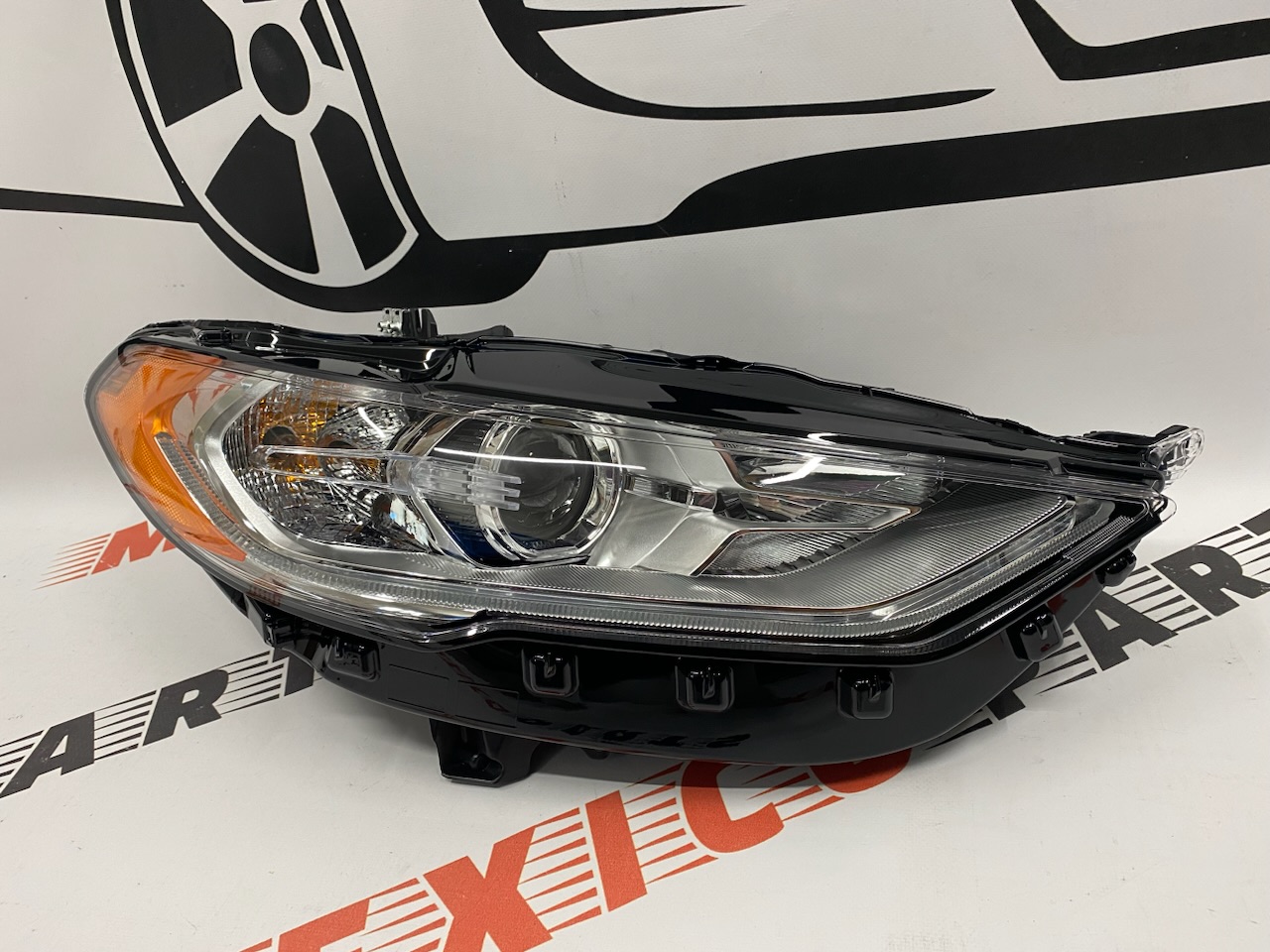 Фара права з led полоскою Ford Fusion 2017-2020 (HS7Z-13008-G), аналог