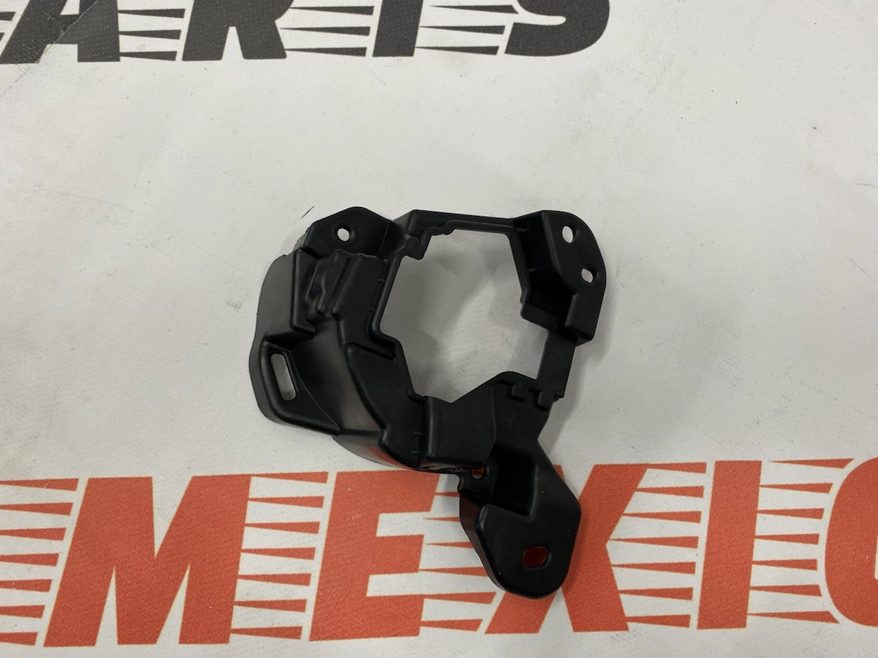 Крепление  противотуманной фары правое Mazda CX-5 2011-2016 (KD5351684A), аналог