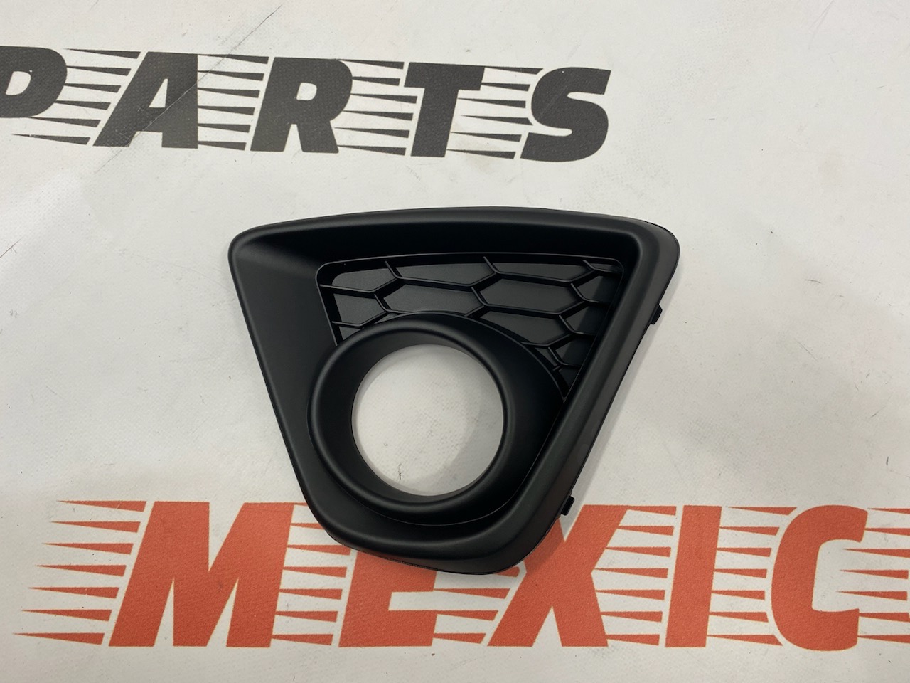 Рамка противотуманной фары левая Mazda CX-5 2011-2017 (KD5350C21), аналог