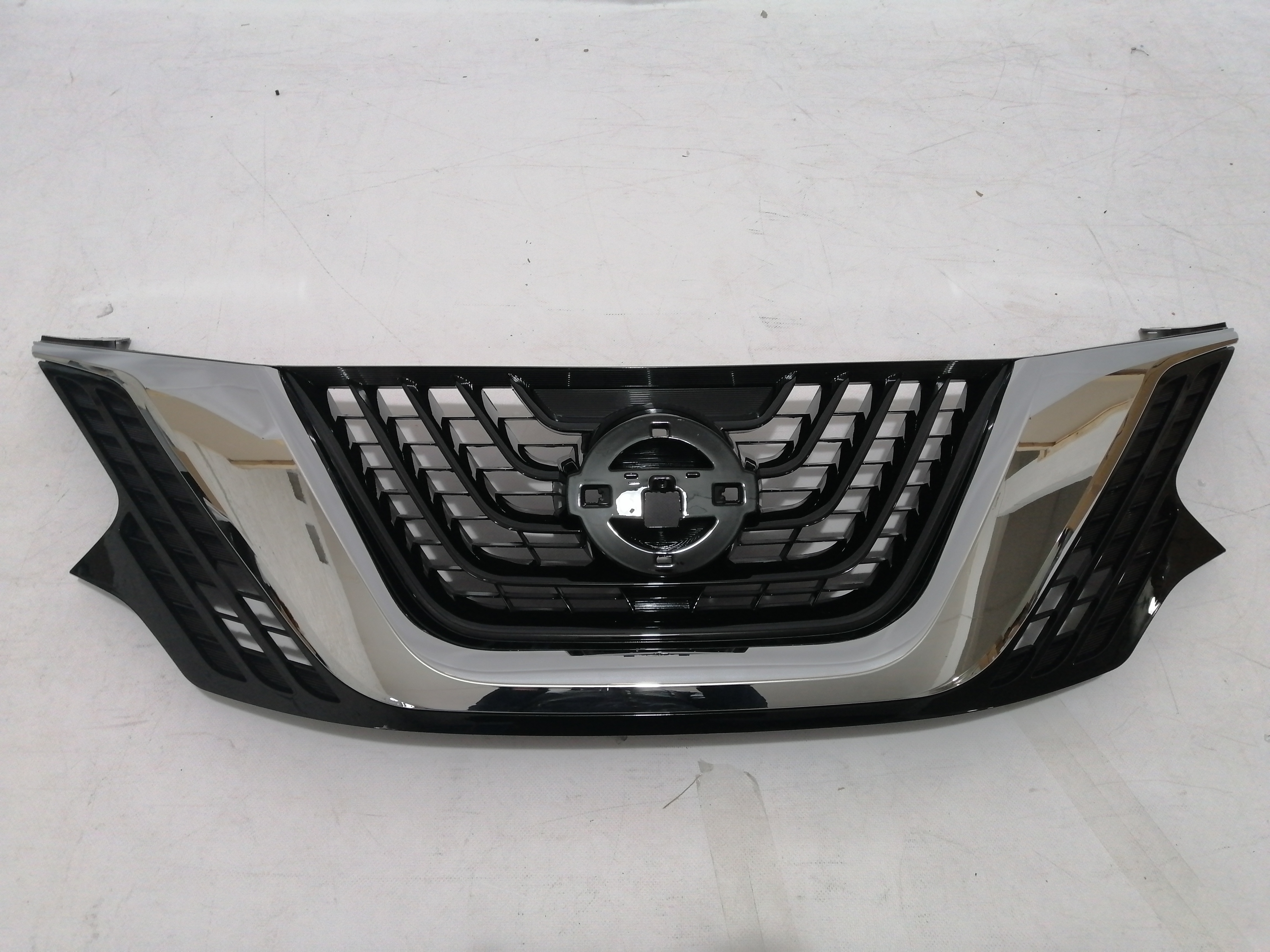 Решітка радіатора Nissan Murano 2015-2018 (62310-5AA0A), аналог