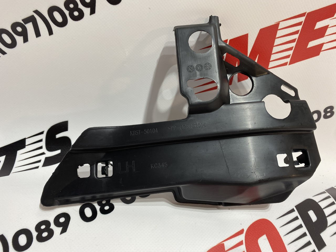 Крепление переднего бампера-решетки левое Mazda CX-5 2022- (ksd450164), аналог