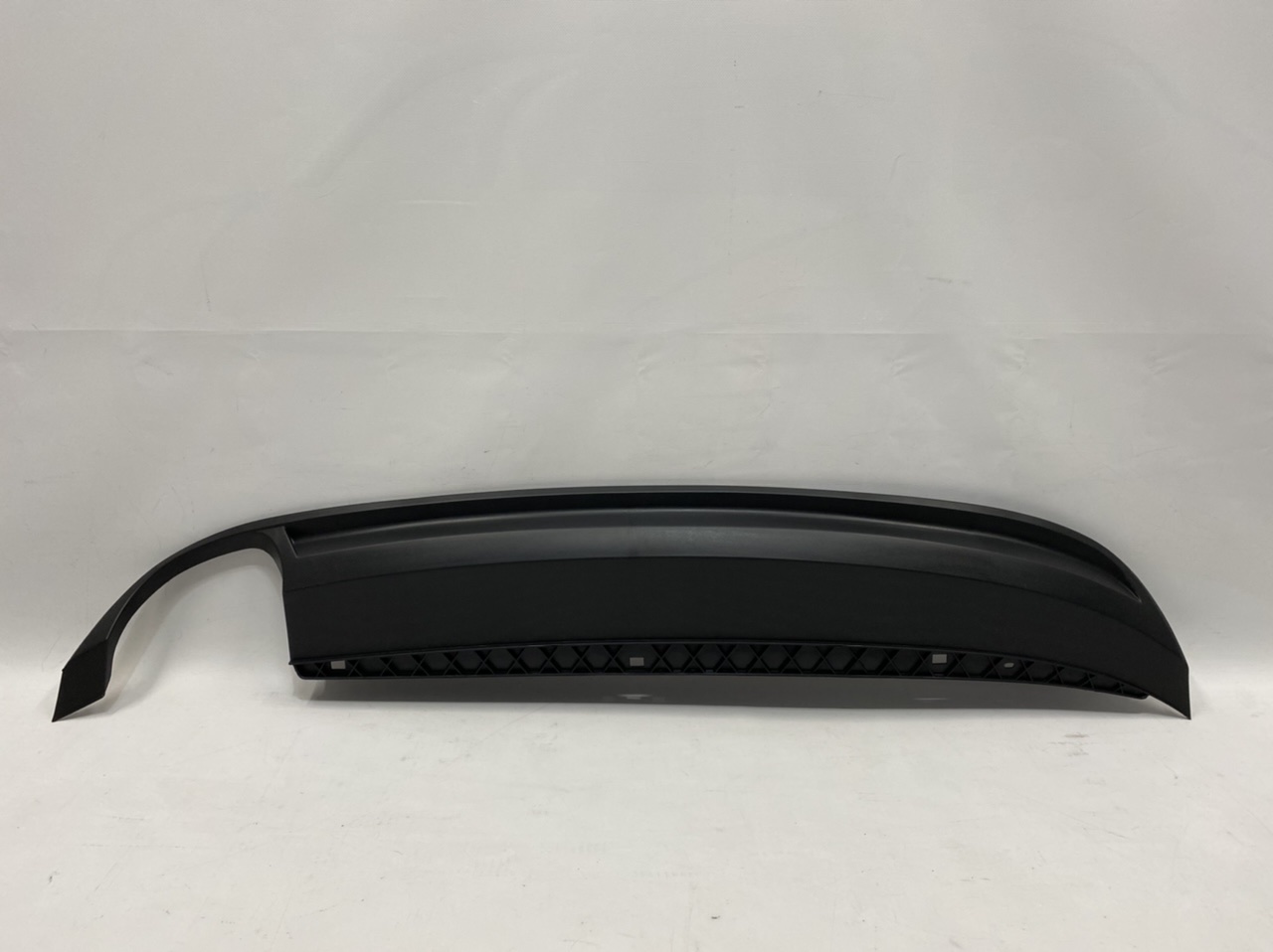 Губа заднього бампера Volkswagen Passat B7 2012-2015 (561807521B9B9), аналог