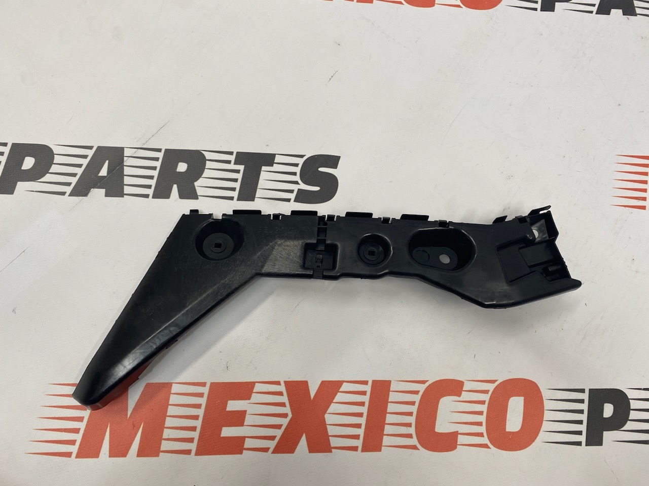 Крепление заднего бампера правое Mazda 3 2019-2021 (BDTS502H1), аналог