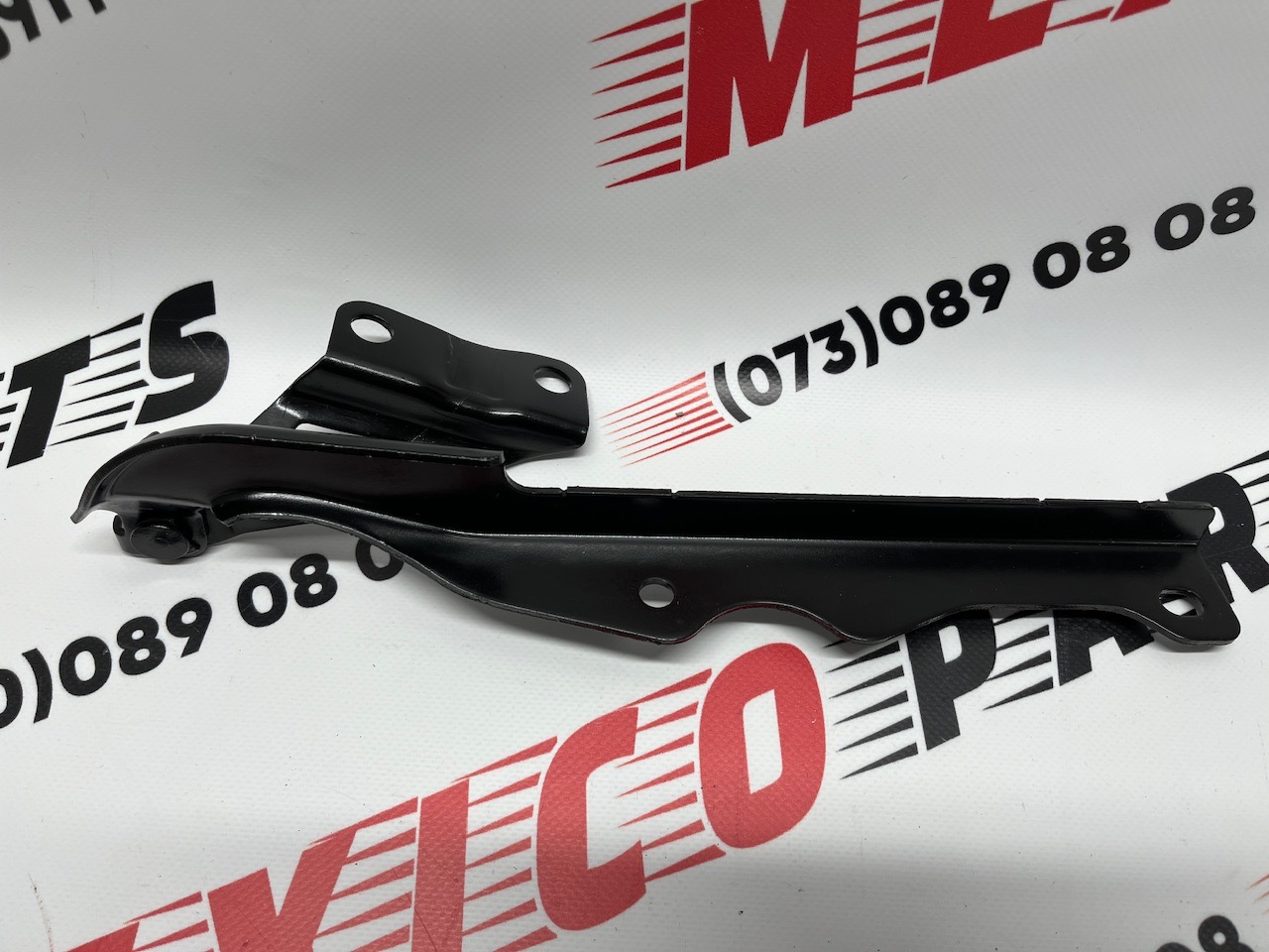 Петля капота правая Mazda CX5 2017-2020 (KB7W52410), оригинал