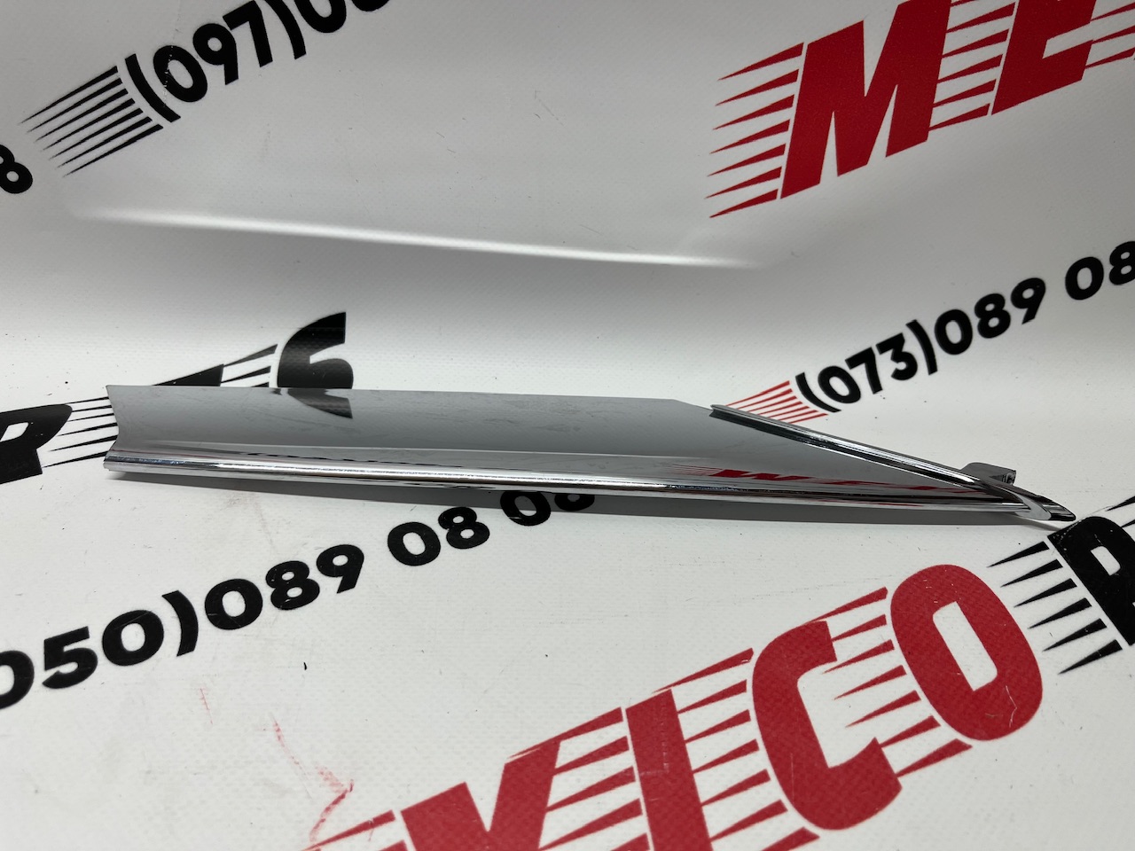 Накладка жалюзи нижняя правая хром Tesla Model S 2012-2020 (1056381-00-C), аналог