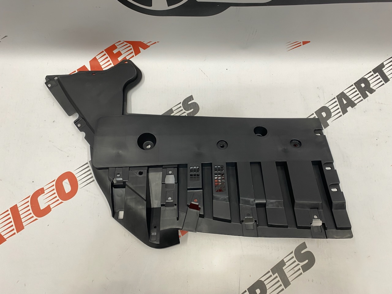 Захист переднього бампера лівий USA Ford Fusion 2017-2018 (HS7Z8310Q), аналог