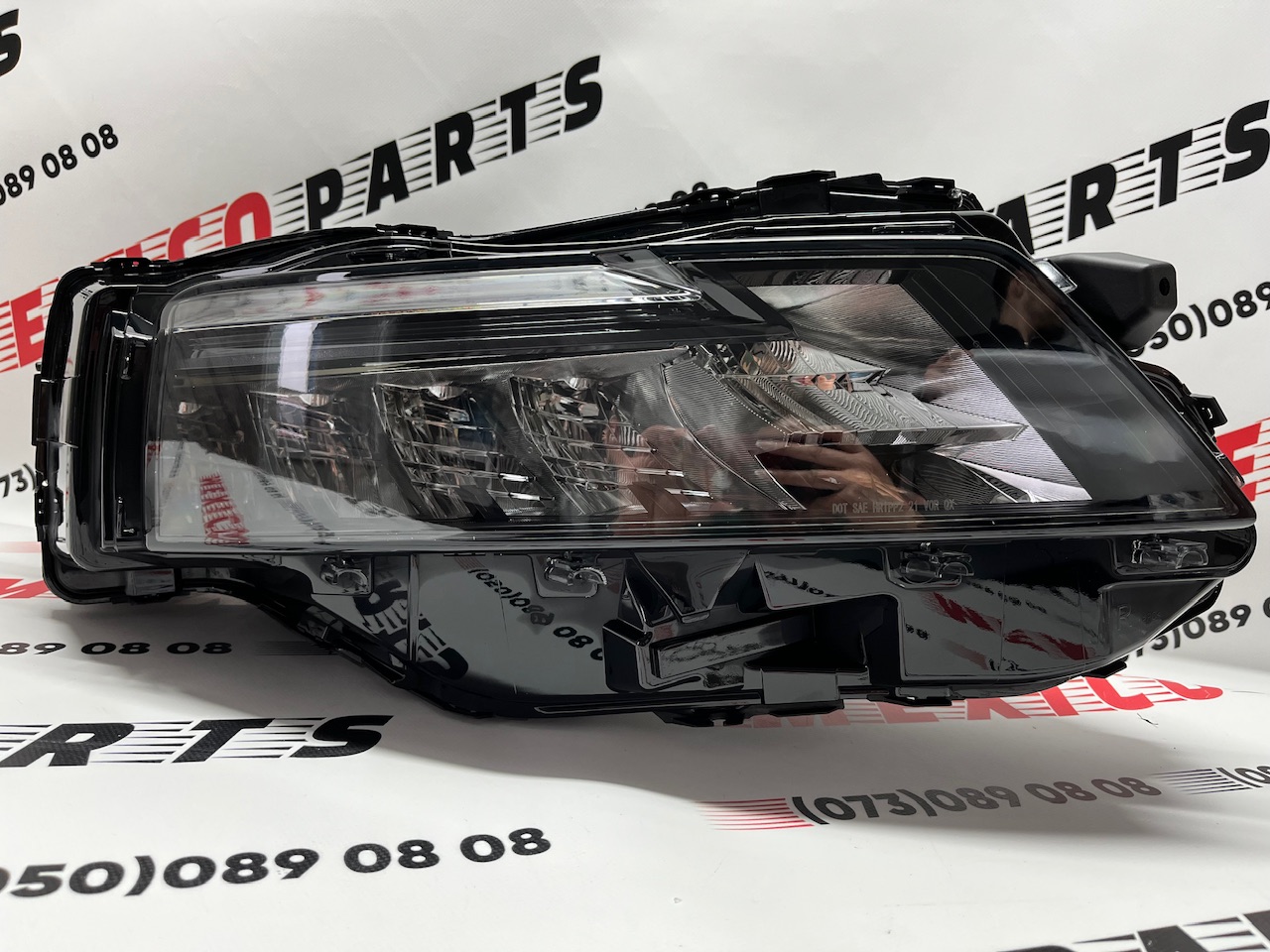 Фара права LED темна Nissan X-Trail(Rogue) 2021- ( 26010-6RR6A),  аналог