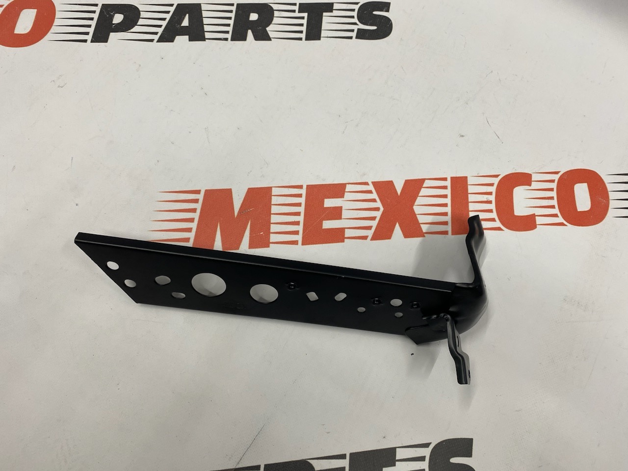 Крепление переднего крыла правое Mazda CX-5 2011-2017 (KDZ3521R0A), аналог
