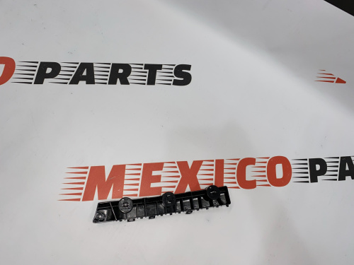 Кріплення переднього бампера праве Nissan X-Trail(Rogue) 2014-2020 (62222-4BA1A), аналог