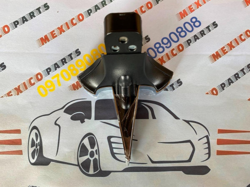 Значок Tesla Model X  2015-2020 (104788400), аналог 