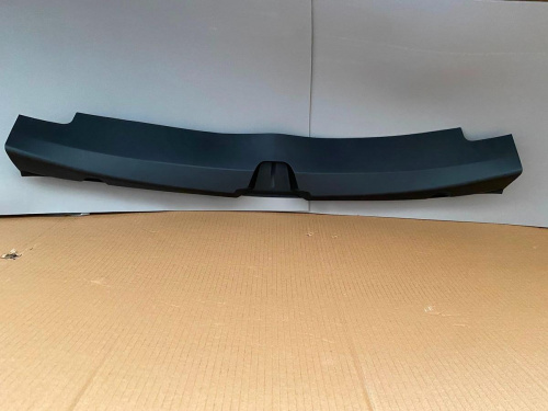 Накладка замка багажника Tesla Model 3 2017-2023 (108631500M)