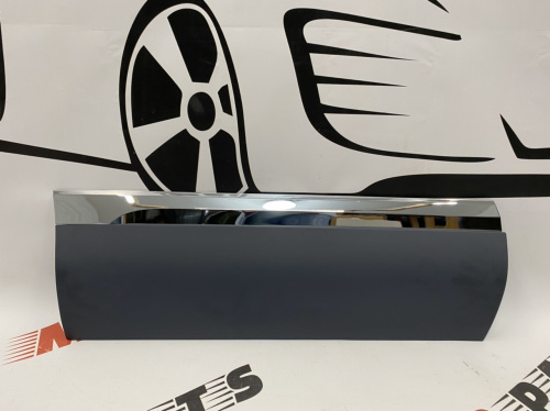Накладка на задні праві двері Volkswagen Touareg  2011-2018 (7P6854950HGRU), аналог