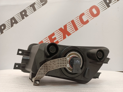 Протитуманна фара права Volkswagen Passat B7 2012-2015 (561941700B), аналог