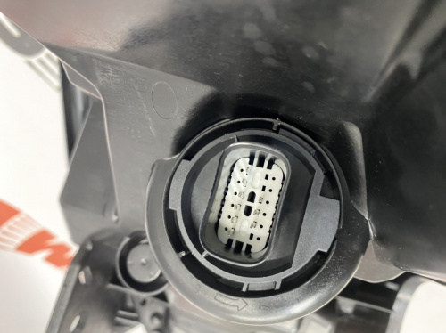 Фара правая LED Jeep Cherokee 2019- (68275944AJ), аналог