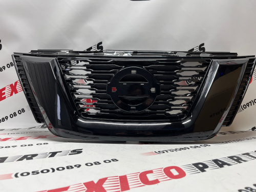 Решітка радіатора чорна Nissan X-Trail(Rogue) 2017-2020 (623106FL0A), аналог