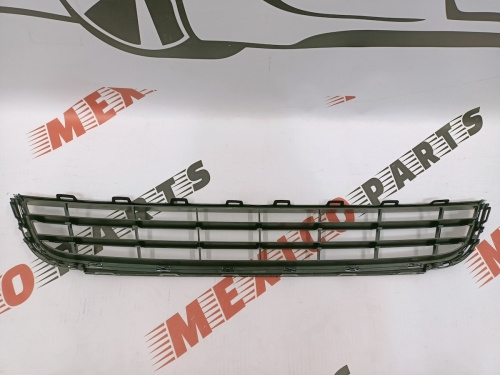 Решітка переднього бампера з хромом Volkswagen Jetta 2012-2015 (5C68536779B9), аналог