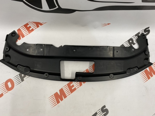 Накладка на панель радіатора  (замка капота) Nissan Sentra 2016-2018 (62322-3YU0A), аналог