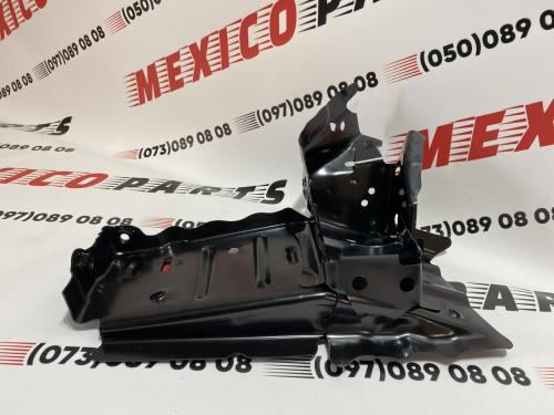 Кріплення шини бампера внутрішнє праве Toyota Camry 2018-2023 (5702306010), аналог
