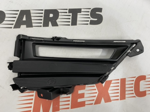 Рамка противотуманной фары левая под LED  Honda CR-V 2019-2021 (71156-TPG-A60), аналог