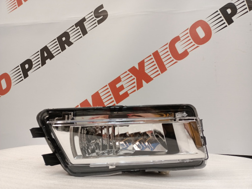 Протитуманна фара права Volkswagen Passat B7 2012-2015 (561941700B), аналог