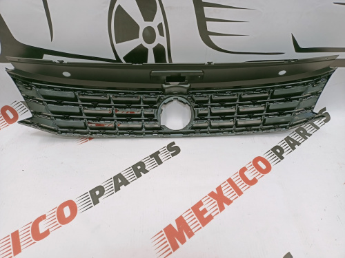 Решётка радиатора USA  Volkswagen Passat B8 2016-2018 (561853651HOQE), аналог