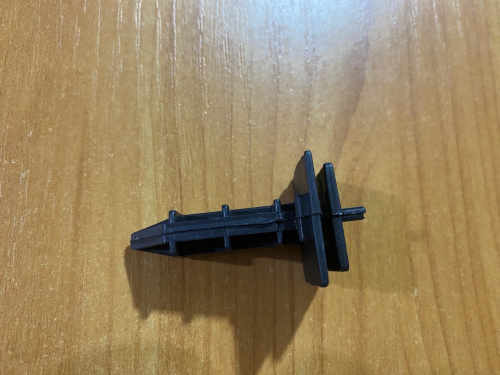 Фиксатор решетки радиатора Mazda 3 2013-2018 (KD45501K5A), аналог