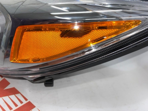 Фара ліва біла з жовтим працюючим катафотом USA Ford Focus 2015- 2018 (F1EZ-13008-E) , аналог