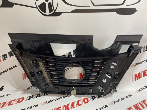 Решітка радіатора під круглий дістрон Nissan X-Trail(Rogue) 2017-2020 ( 623109TG0B), аналог