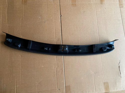 Накладка замка багажника Tesla Model Y 2020-2023 (149463100C), аналог