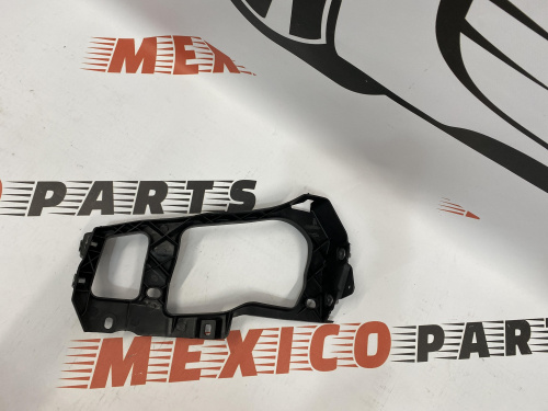 Кріплення фари праве Volkswagen Touareg 2011-2014 (7P6806510), аналог