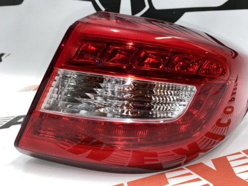 Ліхтар зовнішній (в крило) правий в крапку LED Hyundai Sonata 2015-2017 (92402-C2100), аналог