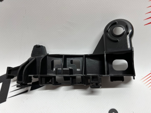 Кріплення заднього бампера ліве мале Toyota Camry 2018-2021 (52563-06080), аналог