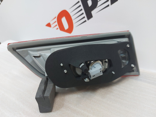 Фонарь задний внутренний правый Toyota Camry 2012-2014 (81590-06380), аналог