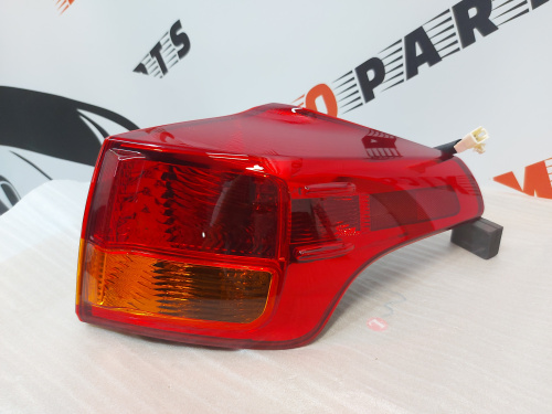 Фонарь задний наружный правый Toyota RAV4 2013-2015 (81551-42161), аналог