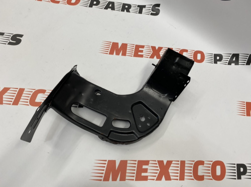Кріплення фари верх ліве Volkswagen Touareg  2010-2018 (7P6805071), аналог