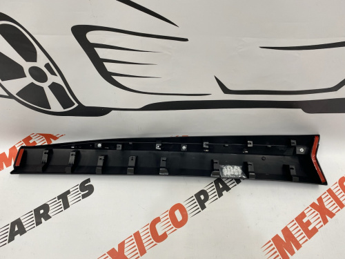 Накладка на передні праві двері з хромом Nissan X-Trail(Rogue) 2021- 2023 (80870-6RR0B), аналог