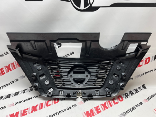 Решітка радіатора чорна Nissan X-Trail(Rogue) 2017-2020 (623106FL0A), аналог