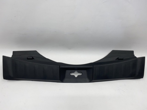 Накладка замка кришки багажника  Nissan X-Trail(Rogue) 2014-2020, аналог