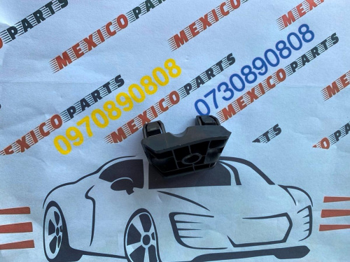 Крепление переднего крыла правое маленькое Tesla Model Y 2020-2023 (149377200b), аналог