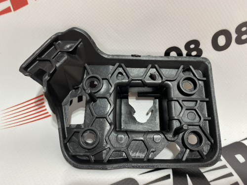 Крепление решетки правое Mazda CX-5 2022- (KSD450151), аналог
