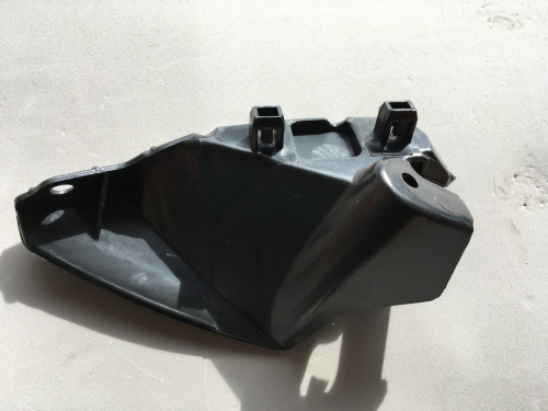 Кріплення переднього бампера ліве Tesla Model S 2012-2020 (109549500a), аналог