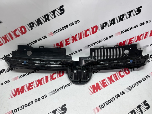 Решітка радіатора GTD Volkswagen Golf 8 (2020-) (5H0853651AB), аналог