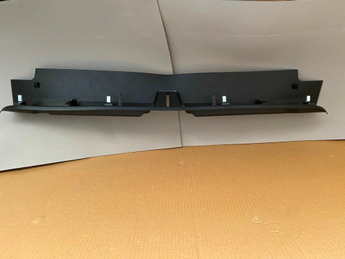 Накладка замка багажника Tesla Model 3 2017-2023 (108631500M)