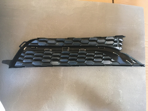 Заглушка противотуманной фары правая USA Volkswagen Passat B7 2012-2015(561853666C9B9), аналог