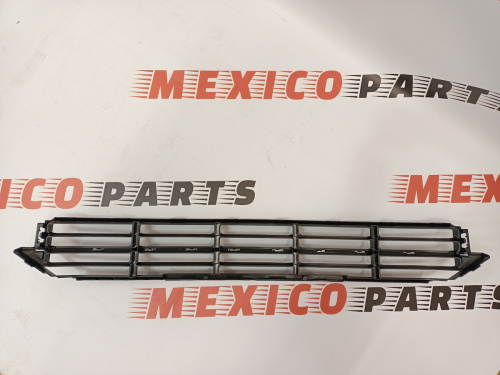 Решітка переднього бампера Volkswagen Passat B7 2012-2015 (5618536779B9), аналог